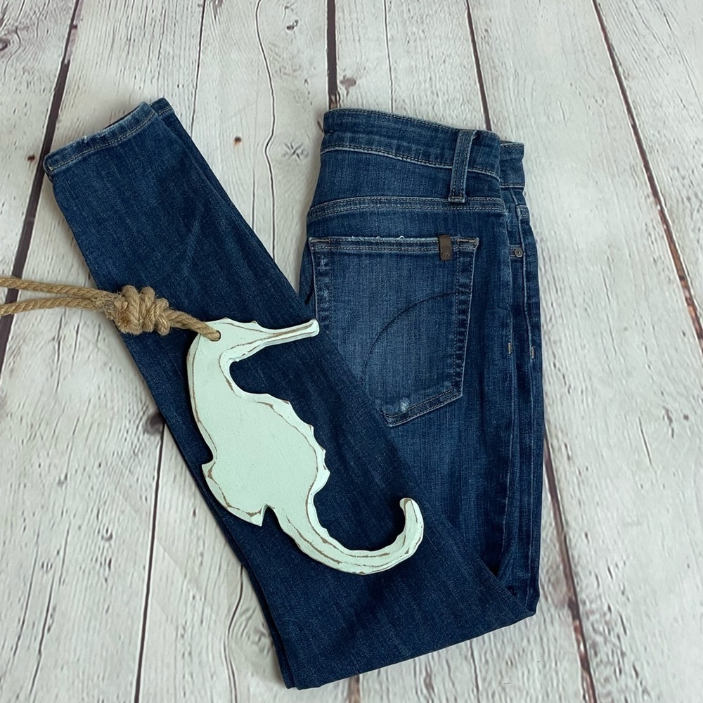 Joe’s Jeans Distressed Skinny Jeans Size is APPROXIMATE W24/L27 Rise 9.5”